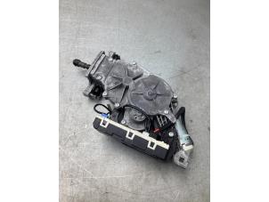 Używane Silnik tylnej klapy Mercedes E Estate (S212) E-350 CGI V6 24V Cena € 100,00 Procedura marży oferowane przez Gebr Opdam B.V.