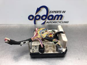 Begagnade Säkringsbox Renault Scénic II (JM) 2.0 16V Pris € 125,00 Marginaltabell erbjuds av Gebr Opdam B.V.