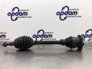 Gebruikte Aandrijfas links-voor Volkswagen Golf IV (1J1) 1.6 Prijs € 50,00 Margeregeling aangeboden door Gebr Opdam B.V.