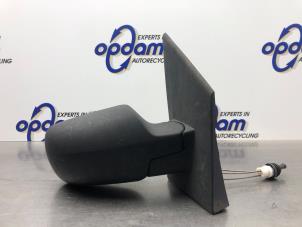 Begagnade Skärmspegel, höger Ford Fiesta 5 (JD/JH) 1.4 16V Pris € 40,00 Marginaltabell erbjuds av Gebr Opdam B.V.