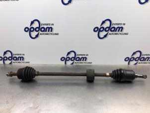 Używane Os napedowa prawy przód Fiat Grande Punto (199) 1.4 16V Cena € 50,00 Procedura marży oferowane przez Gebr Opdam B.V.