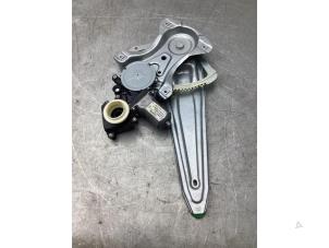 Begagnade Fönstermekanism för bakre dörr, 4-dörrars, höger Toyota Auris (E18) 1.8 16V Hybrid Pris € 60,00 Marginaltabell erbjuds av Gebr Opdam B.V.