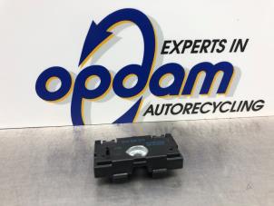 Gebruikte Antenne Versterker Audi A3 Sportback (8VA/8VF) 1.0 TFSI 12V Prijs € 20,00 Margeregeling aangeboden door Gebr Opdam B.V.