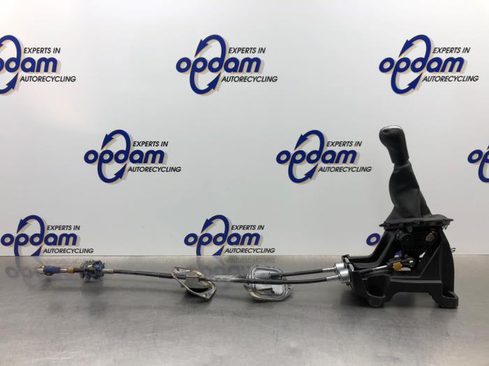 Versnellingsbak Bedieningskabel van een Toyota Aygo (B40) 1.2 12V 2015