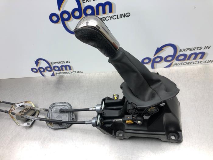 Versnellingsbak Bedieningskabel van een Toyota Aygo (B40) 1.2 12V 2015