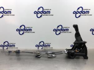 Gebruikte Versnellingsbak Bedieningskabel Toyota Aygo (B40) 1.2 12V Prijs € 100,00 Margeregeling aangeboden door Gebr Opdam B.V.