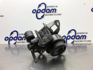 Gebruikte Motorsteun Toyota Aygo (B40) 1.0 12V VVT-i Prijs € 30,00 Margeregeling aangeboden door Gebr Opdam B.V.