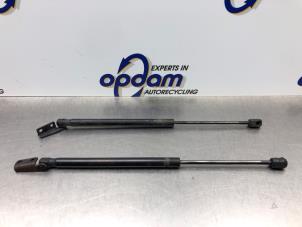 Begagnade Set med gasfjädrar, baklucka Mitsubishi Colt (Z2/Z3) 1.3 16V Pris € 25,00 Marginaltabell erbjuds av Gebr Opdam B.V.