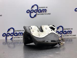 Begagnade Dörrlåsmekanism, 4-dörrars, vänster fram BMW 7 serie (E65/E66/E67) 735i,Li 3.6 V8 32V Pris € 75,00 Marginaltabell erbjuds av Gebr Opdam B.V.