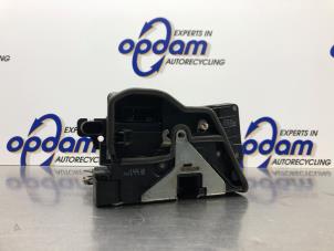 Gebruikte Slotmechaniek Portier 4Deurs rechts-voor BMW 7 serie (E65/E66/E67) 735i,Li 3.6 V8 32V Prijs € 75,00 Margeregeling aangeboden door Gebr Opdam B.V.