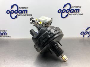 Gebruikte Rembekrachtiger Mercedes C Sportcoupé (C203) 2.3 C-230K 16V Prijs € 150,00 Margeregeling aangeboden door Gebr Opdam B.V.