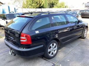 Gebruikte Achterlicht rechts Skoda Octavia Combi (1Z5) 1.6 FSI 16V Prijs € 50,00 Margeregeling aangeboden door Gebr Opdam B.V.