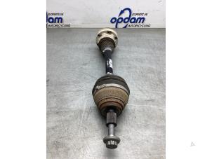 Gebruikte Aandrijfas links-voor Volkswagen Caddy Cargo V (SBA/SBH) 2.0 TDI BlueMotionTechnology Prijs € 242,00 Inclusief btw aangeboden door Gebr Opdam B.V.