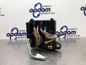 Begagnade Säkringsbox Renault Megane II CC (EM) 2.0 16V Pris € 125,00 Marginaltabell erbjuds av Gebr Opdam B.V.