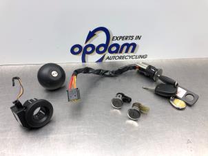 Gebruikte Slotenset Cilinder (compleet) Dacia Logan MCV (KS) 1.6 MPI 85 Prijs € 75,00 Margeregeling aangeboden door Gebr Opdam B.V.