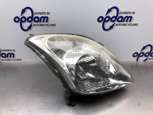 Gebruikte Koplamp rechts Suzuki Swift (ZA/ZC/ZD1/2/3/9) 1.3 VVT 16V Prijs € 70,00 Margeregeling aangeboden door Gebr Opdam B.V.