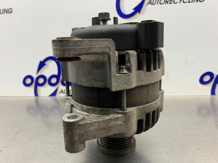 Dynamo från en Opel Astra J (PC6/PD6/PE6/PF6) 1.4 Turbo 16V 2010