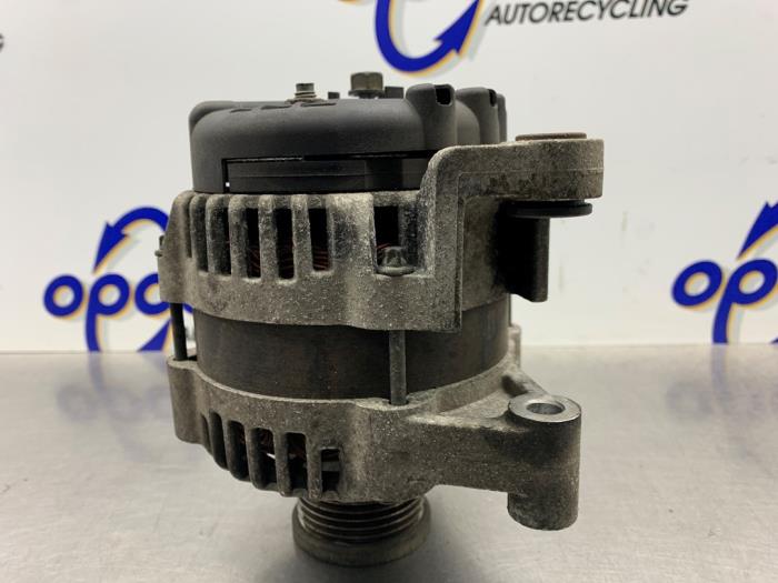 Dynamo från en Opel Astra J (PC6/PD6/PE6/PF6) 1.4 Turbo 16V 2010
