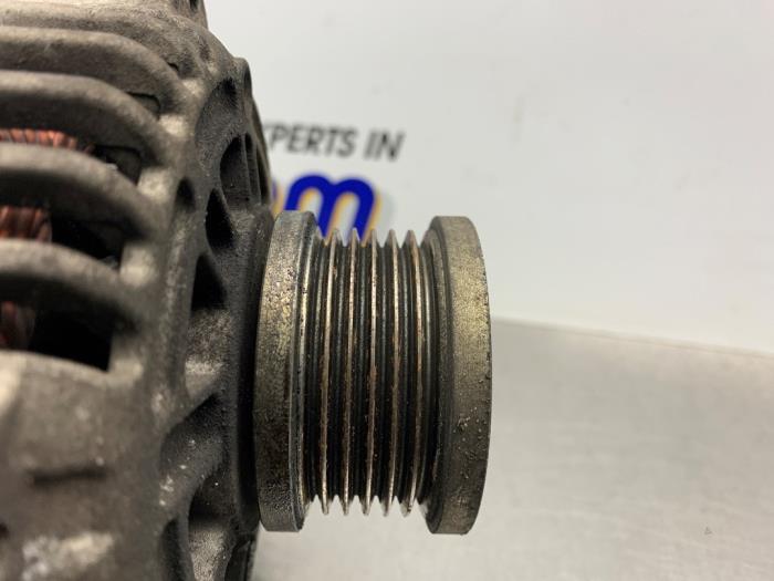 Dynamo från en Opel Astra J (PC6/PD6/PE6/PF6) 1.4 Turbo 16V 2010