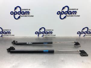 Begagnade Set med gasfjädrar, baklucka Opel Agila (A) 1.2 16V Pris € 25,00 Marginaltabell erbjuds av Gebr Opdam B.V.