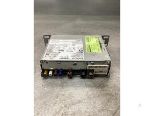 Używane Jednostka multimedialna Renault Captur II (RJB) 1.3 Mild Hybrid 140, TCe 140 16V Cena € 350,00 Procedura marży oferowane przez Gebr Opdam B.V.