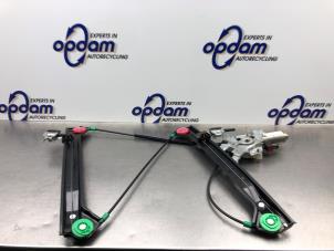 Gebruikte Ruitmechaniek 4Deurs rechts-voor Saab 9-3 II Sport Sedan (YS3F) 1.8t 16V Prijs € 75,00 Margeregeling aangeboden door Gebr Opdam B.V.