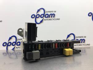 Gebruikte Zekeringkast Mercedes C Sportcoupé (C203) 2.3 C-230K 16V Prijs € 100,00 Margeregeling aangeboden door Gebr Opdam B.V.