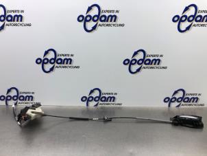 Gebruikte Deurslot Mechaniek 2Deurs links Peugeot 208 I (CA/CC/CK/CL) 1.2 Vti 12V PureTech 82 Prijs € 50,00 Margeregeling aangeboden door Gebr Opdam B.V.