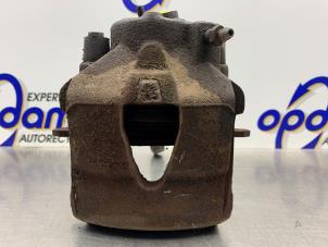 Begagnade Främre bromsok, vänster Volkswagen Jetta III (1K2) 1.6 Pris € 40,00 Marginaltabell erbjuds av Gebr Opdam B.V.