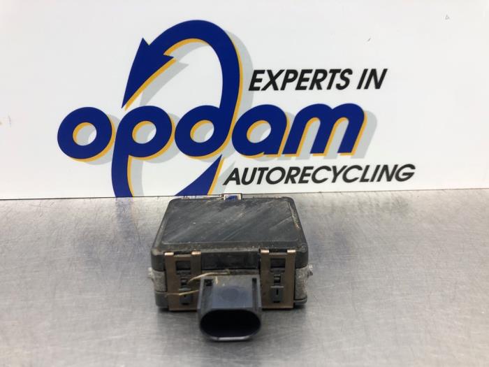 Adaptiv farthållare, sensor (avstånd) från en Skoda Fabia III Combi (NJ5) 1.0 TSI 12V 2017