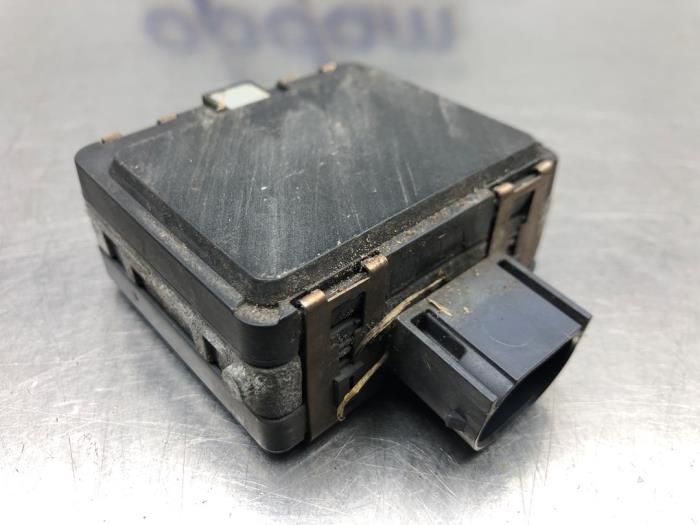 Adaptiv farthållare, sensor (avstånd) från en Skoda Fabia III Combi (NJ5) 1.0 TSI 12V 2017