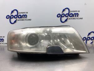 Używane Reflektor prawy Skoda Superb (3U4) 2.8 V6 30V Cena € 450,00 Procedura marży oferowane przez Gebr Opdam B.V.
