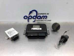 Begagnade Tändningslås + nyckel BMW Mini One/Cooper (R50) 1.6 16V Cooper Pris € 85,00 Marginaltabell erbjuds av Gebr Opdam B.V.