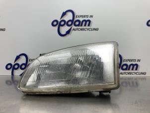 Gebruikte Koplamp links Toyota Starlet (EP9) 1.3,XLi,GLi 16V Prijs € 40,00 Margeregeling aangeboden door Gebr Opdam B.V.