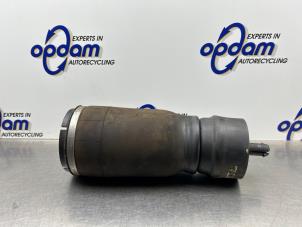 Begagnade Luftfjäder Landrover Range Rover IV (LG) 2.0 16V P400e Pris € 125,00 Marginaltabell erbjuds av Gebr Opdam B.V.