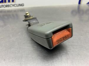 Begagnade Främre bältesspänne, vänster Nissan Micra (K11) 1.3 LX,SLX 16V Pris € 25,00 Marginaltabell erbjuds av Gebr Opdam B.V.