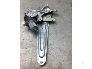 Begagnade Fönstermekanism för bakre dörr, 4-dörrars, höger Suzuki Vitara (LY/MY) 1.4 S Turbo 16V Pris € 75,00 Marginaltabell erbjuds av Gebr Opdam B.V.