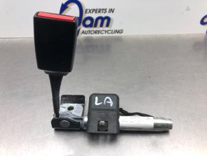 Begagnade Bakre bältesspänne, vänster Mercedes C (W203) 1.8 C-180K 16V Pris € 25,00 Marginaltabell erbjuds av Gebr Opdam B.V.