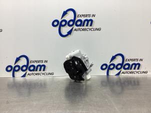 Nieuwe Deurslot Mechaniek 4Deurs links-voor Audi A4 Prijs € 84,64 Inclusief btw aangeboden door Gebr Opdam B.V.