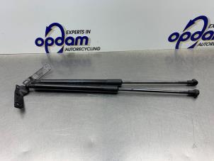 Begagnade Set med gasfjädrar, baklucka BMW 1 serie (F20) 118i 1.5 TwinPower 12V Pris € 35,00 Marginaltabell erbjuds av Gebr Opdam B.V.