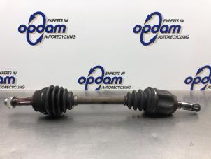 Begagnade Drivaxel, vänster fram Fiat Doblo Cargo (223) 1.3 D 16V Multijet DPF Pris € 50,00 Marginaltabell erbjuds av Gebr Opdam B.V.