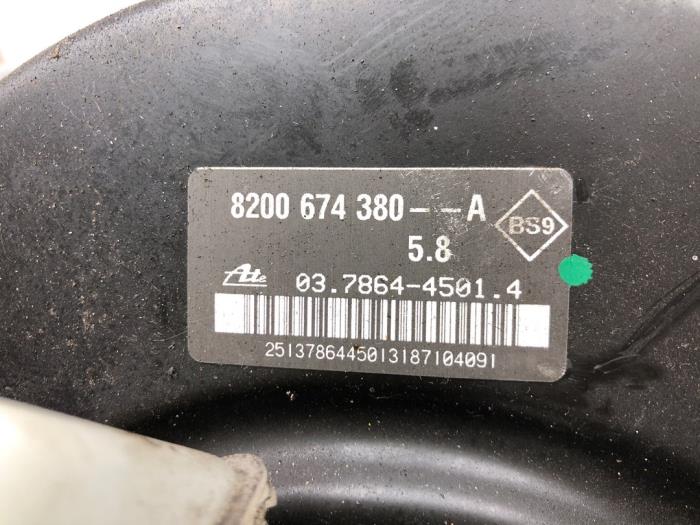 Bromsservo från en Renault Clio III Estate/Grandtour (KR) 1.2 16V TCE 100 2008