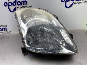 Gebruikte Koplamp rechts Suzuki Swift (ZA/ZC/ZD1/2/3/9) 1.3 VVT 16V Prijs € 75,00 Margeregeling aangeboden door Gebr Opdam B.V.