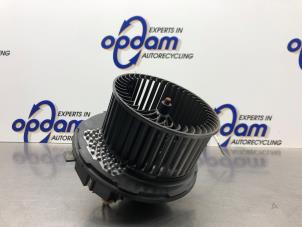 Używane Silnik wentylatora nagrzewnicy Volkswagen Golf Plus (5M1/1KP) 1.4 TSI 122 16V Cena € 75,00 Procedura marży oferowane przez Gebr Opdam B.V.