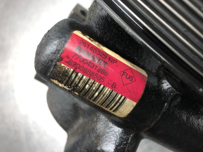 Servostyrningspump från en Dacia Logan MCV (KS) 1.6 16V 2009