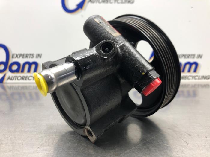 Servostyrningspump från en Dacia Logan MCV (KS) 1.6 16V 2009