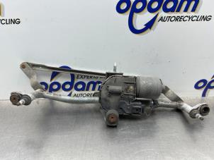 Gebruikte Ruitenwismotor + Mechaniek Volkswagen Caddy III (2KA,2KH,2CA,2CH) 1.9 TDI Prijs € 70,00 Margeregeling aangeboden door Gebr Opdam B.V.