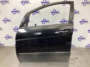 Begagnade Dörr, 4-dörrars, vänster fram Mercedes B (W245) 2.0 B-200 16V Pris € 150,00 Marginaltabell erbjuds av Gebr Opdam B.V.