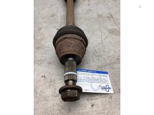 Używane Os napedowa lewy przód Ford Fusion 1.4 16V Cena € 50,00 Procedura marży oferowane przez Gebr Opdam B.V.