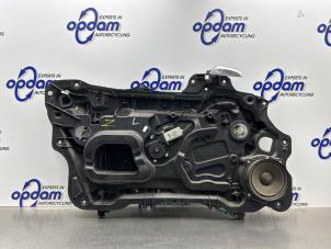 Gebruikte Ruitmechaniek 2Deurs links-voor Lancia Ypsilon (843) 1.4 Prijs € 75,00 Margeregeling aangeboden door Gebr Opdam B.V.